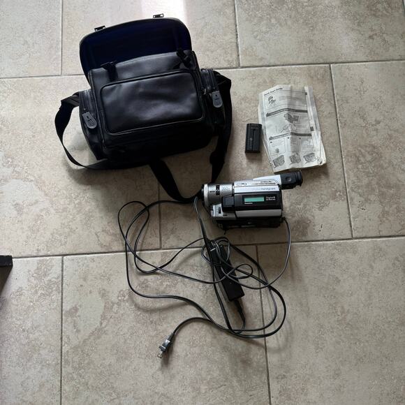 Sony Handycam DCR-TRV310 Digital 8 Hi8 8MM Camcorder Tested/Works - Picture 1 of 11
